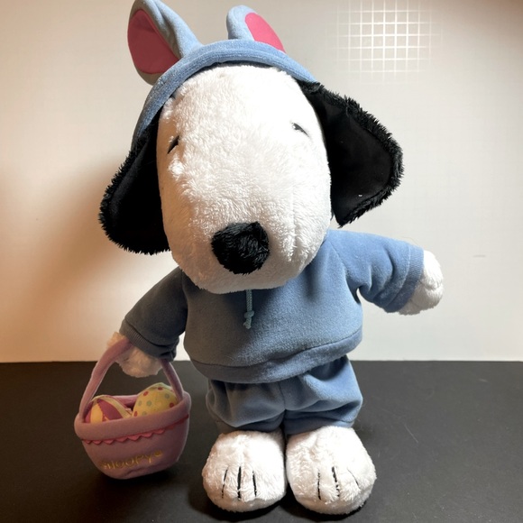 Easter Snoopy Musical by Coyne's,  Plays Peanuts Theme No Motion READ - Picture 1 of 8